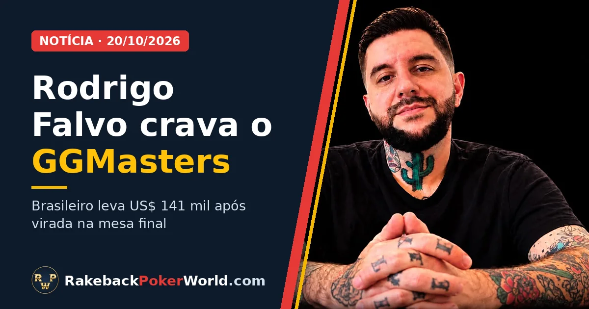 Capa: Rodrigo Falvo de camiseta preta, com as mãos juntas sobre a mesa; o brasileiro venceu o GGMasters da GGPoker e levou US$ 141 mil
