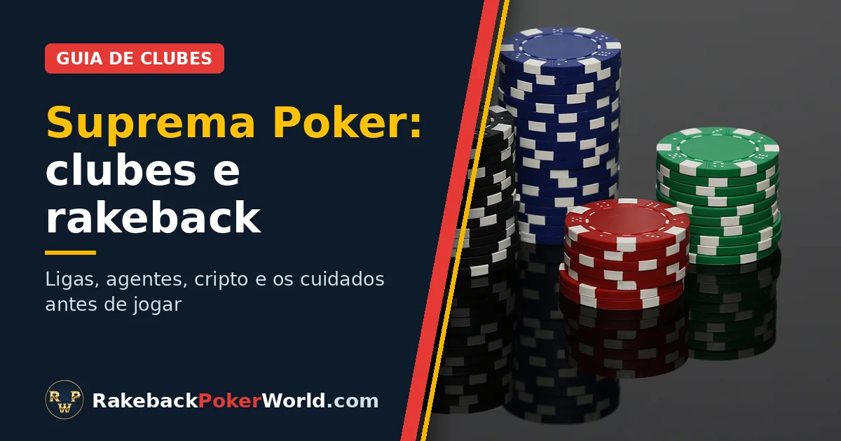 Pilhas de fichas de poker pretas, azuis, vermelhas e verdes sobre uma mesa escura