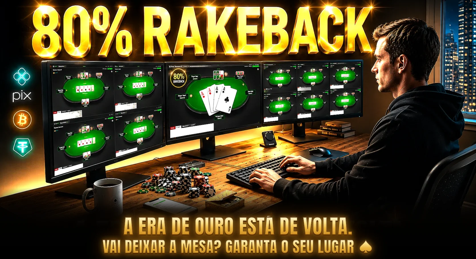 Jogador de póquer diante de três monitores com várias mesas, fichas na secretária e o título 80% de rakeback: a era de ouro está de volta